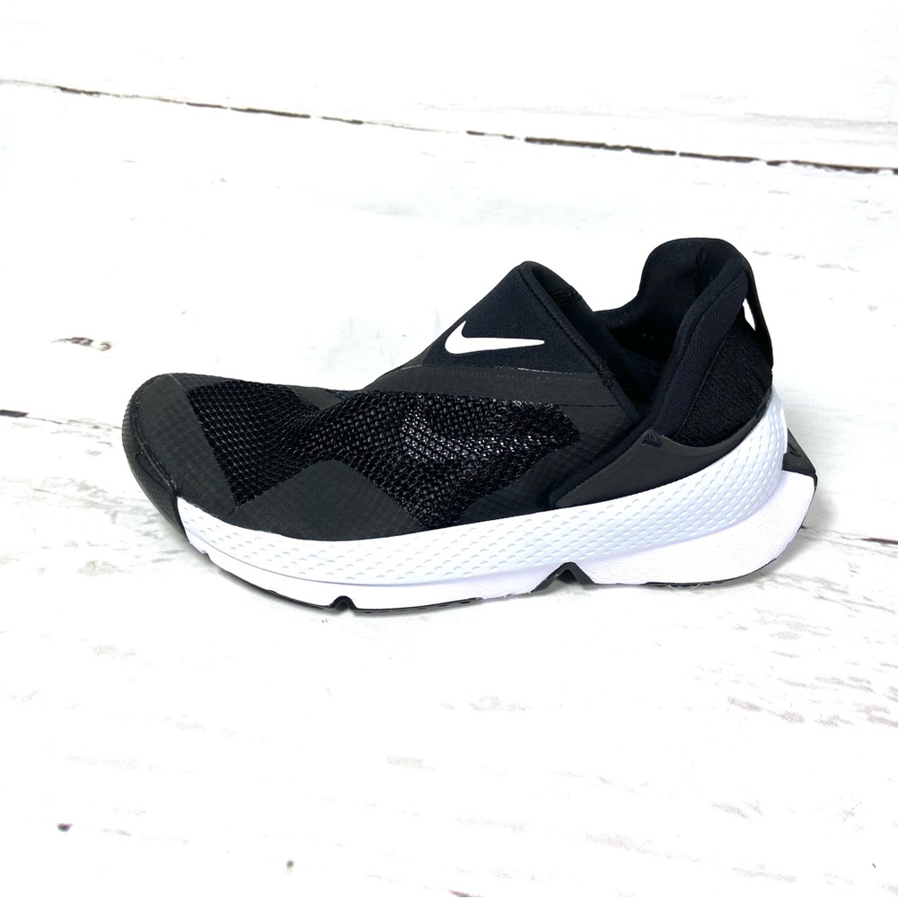 Nike Go FlyEase Slip On Black White Womens Size 6 DR5540-002